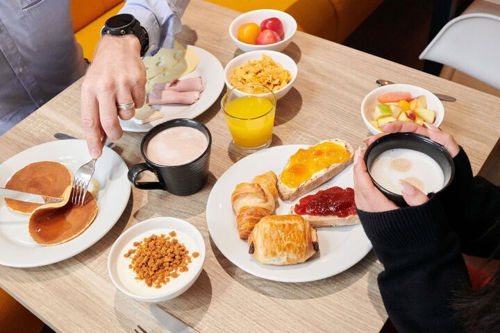 Breakfast/Coffee Service 54 of 93