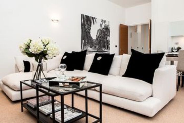Luxurious and Spacious 3 Bed in Battersea