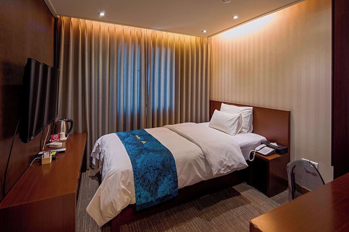 Room 13 of 57