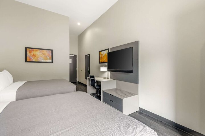 2 Queen Beds (3 of 10)
