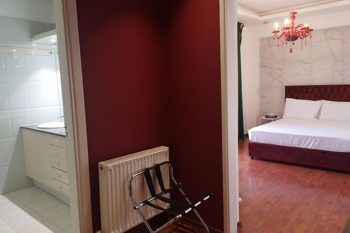 Room 9 of 110