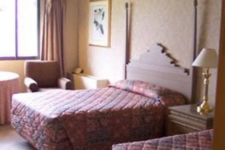 Room 6 of 19