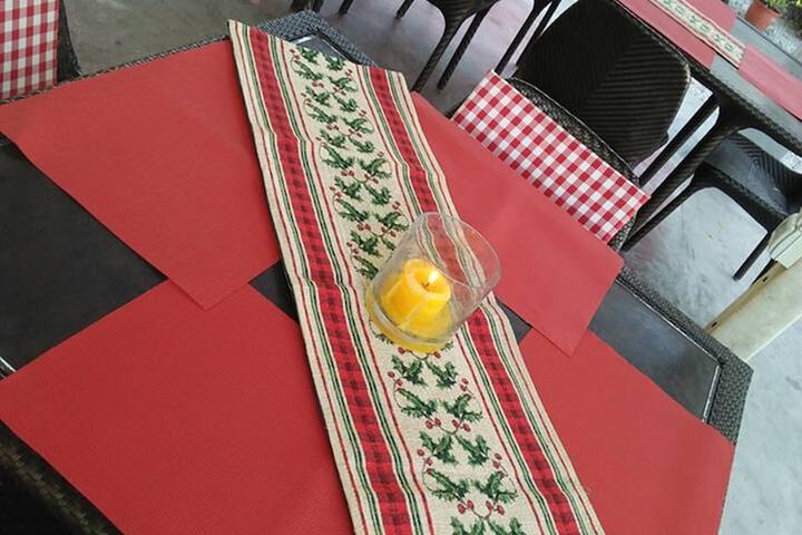 Dining 7 of 19