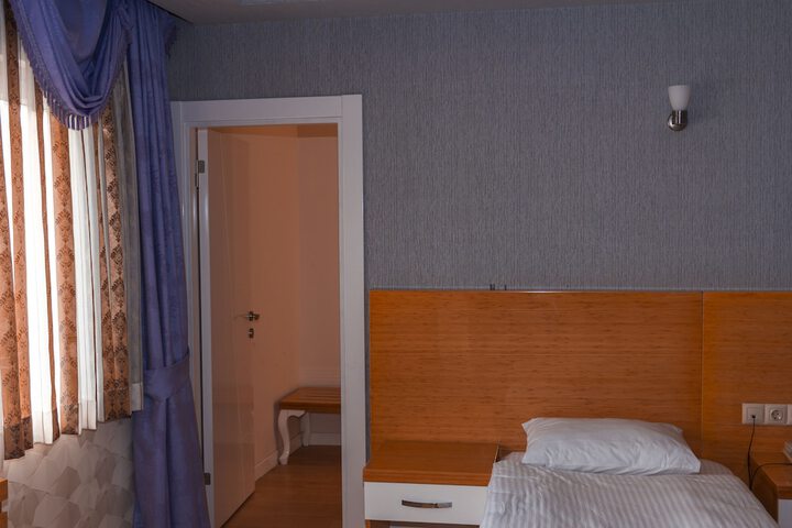 Room 26 of 85