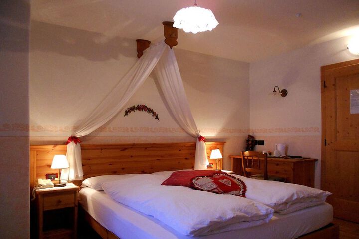 Room 9 of 80