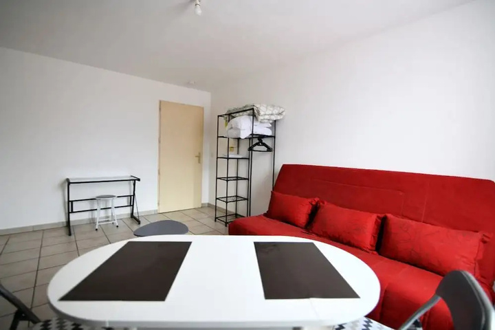 Room 4 of 10