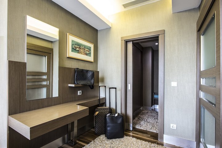 Room 44 of 98