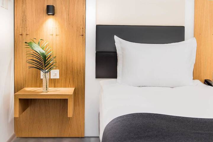 Room 8 of 25