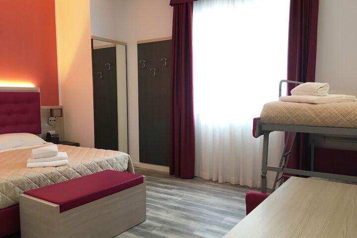 Room 6 of 38
