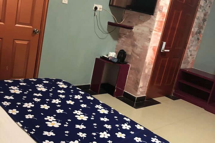Room 5 of 28