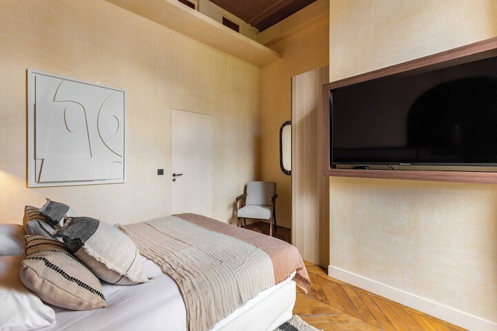 Room 6 of 23