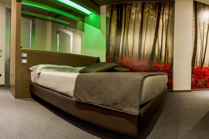 Room 23 of 95