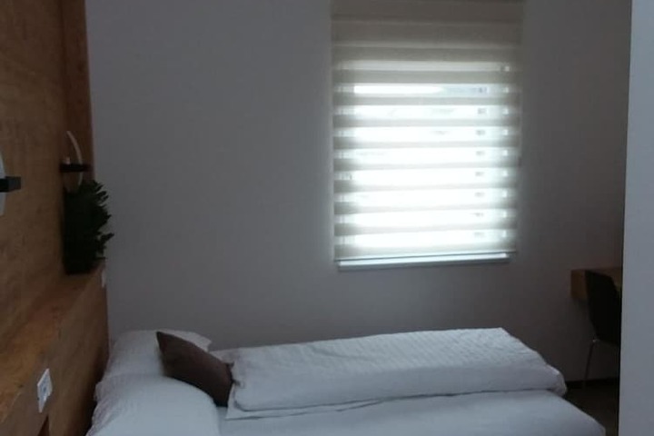 Room 8 of 63
