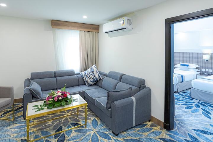 Room 32 of 73
