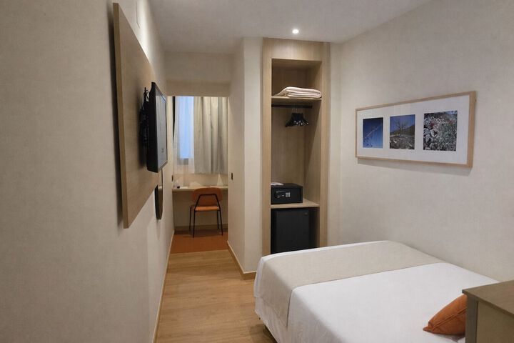 Room 8 of 47