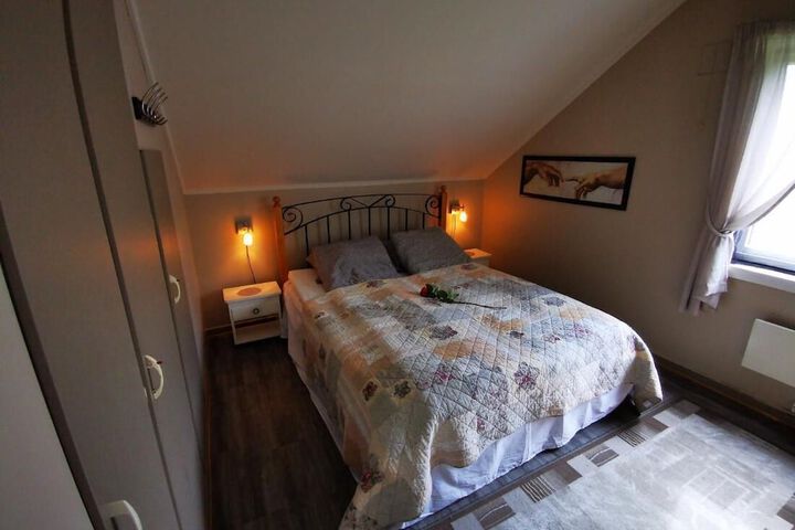 Room 8 of 112