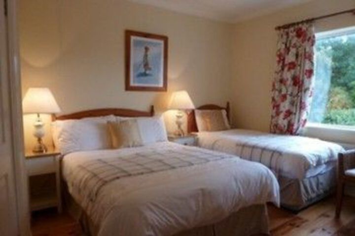 Room 5 of 10