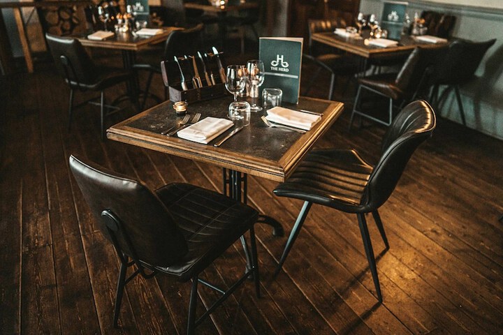 Dining 61 of 98
