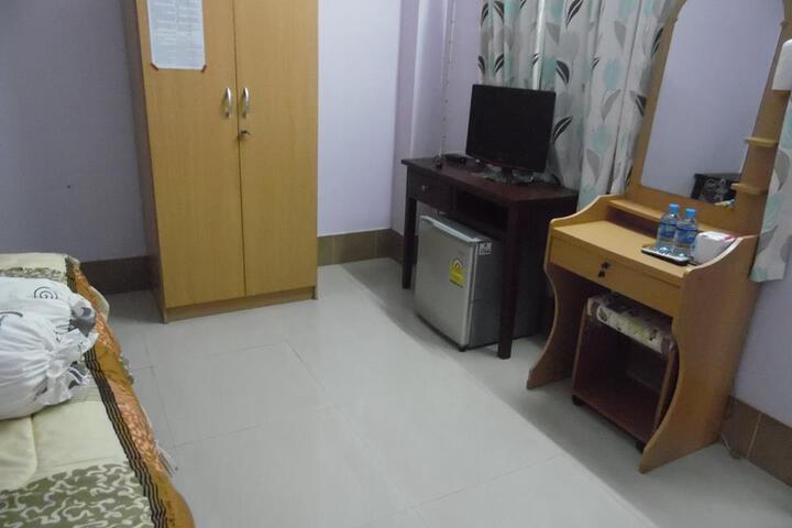 Room 4 of 5