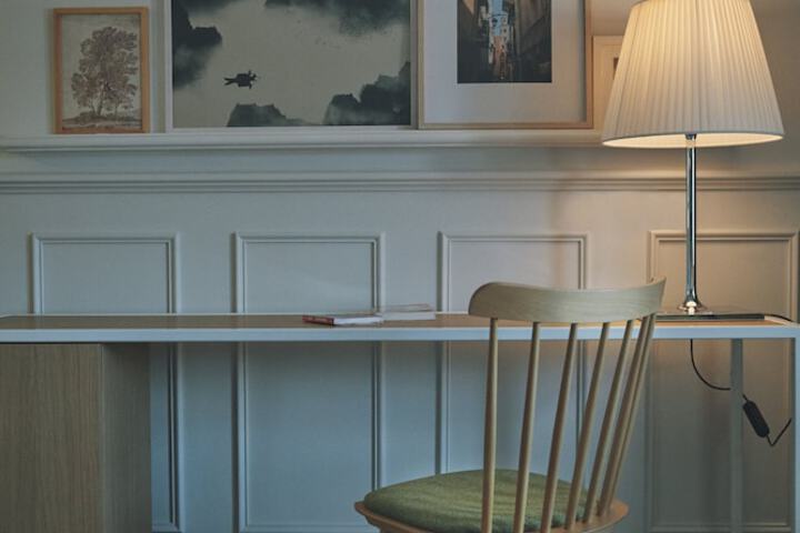 Concierge desk