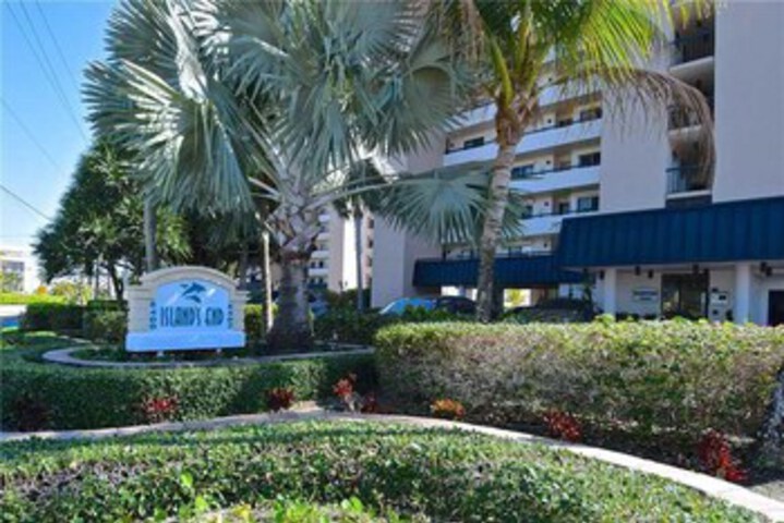 Hotel Exterior 8 of 28