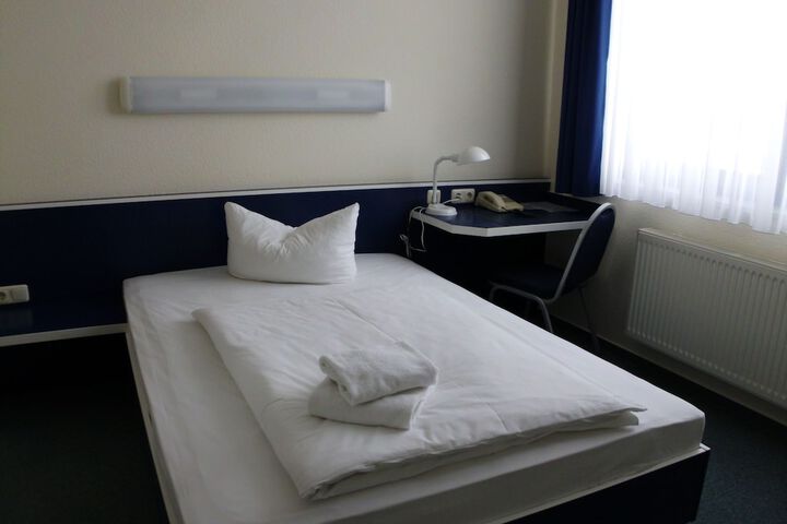 Room 8 of 11