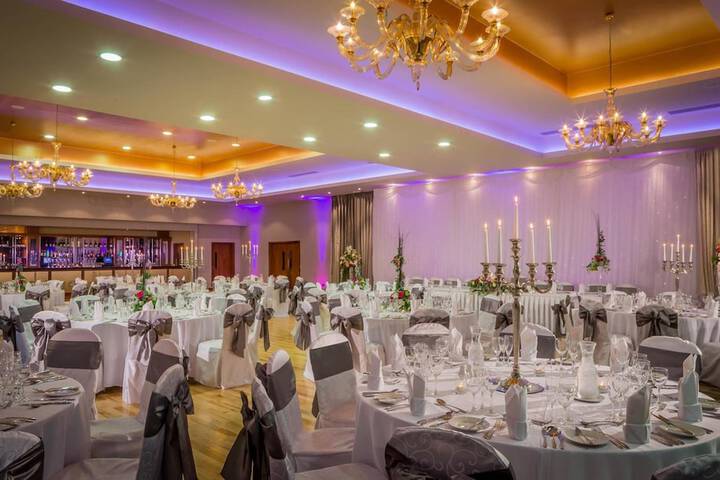 Ballroom/Hall 35 of 44
