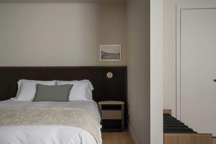 Room 46 of 145