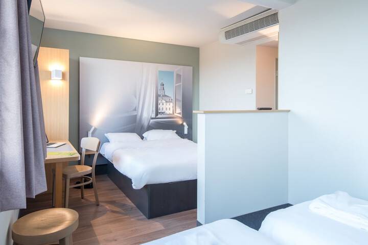 Room 10 of 40