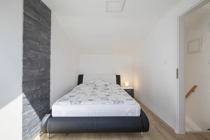 Room 3 of 16