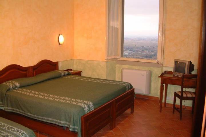 Room 8 of 31
