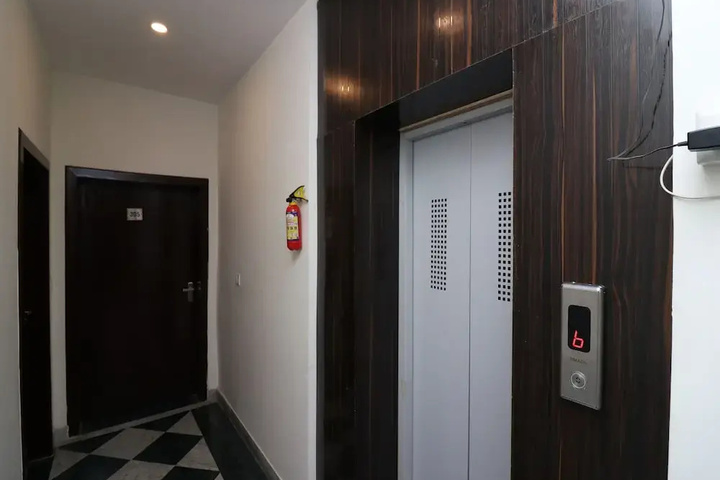 Room 11 of 27