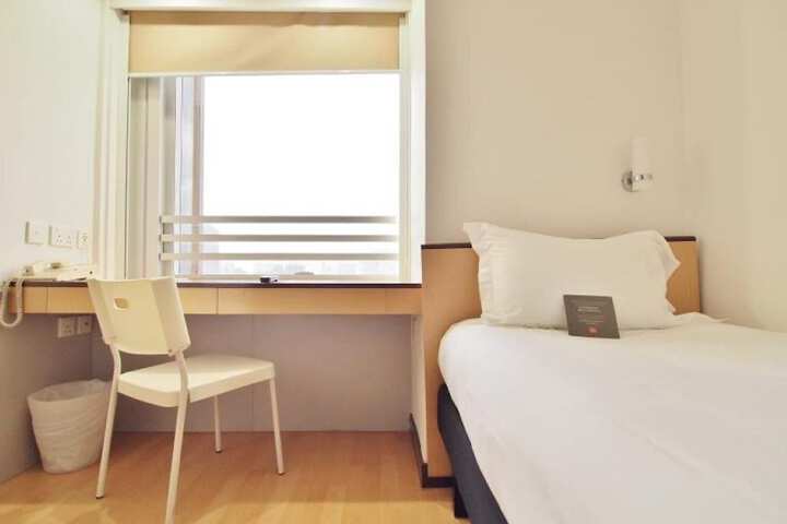 Room 27 of 81