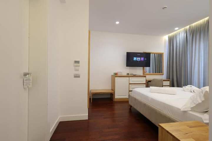 Room 11 of 107