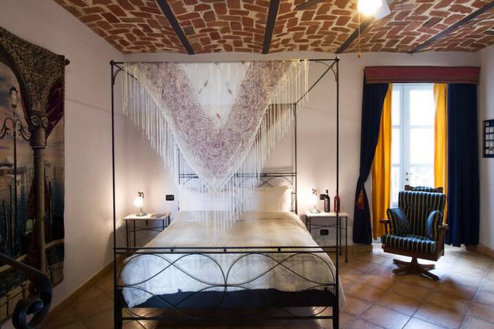 Room 4 of 30