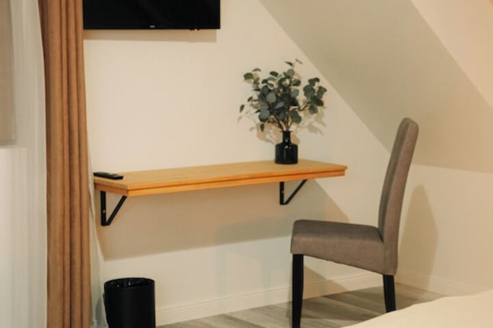 Room 42 of 184
