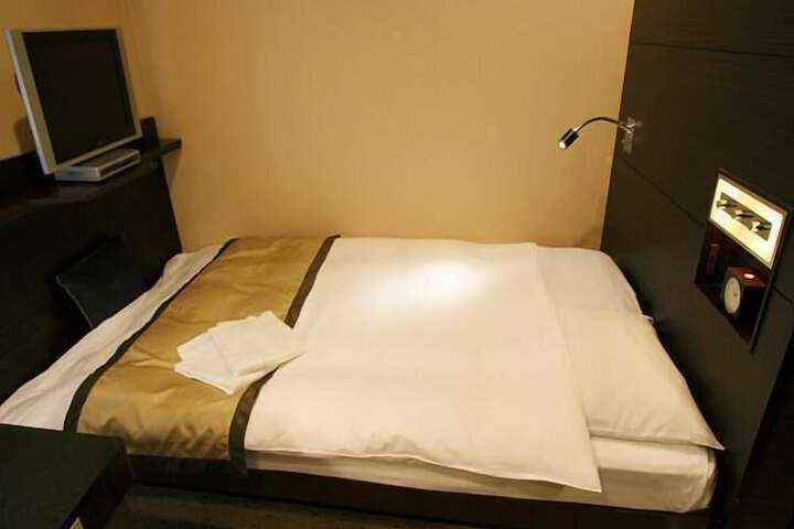 Room 18 of 38