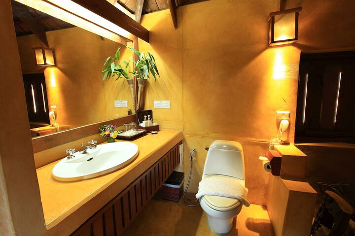 Clean Restrooms