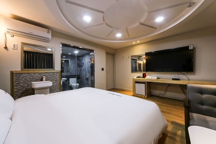 Room 44 of 67
