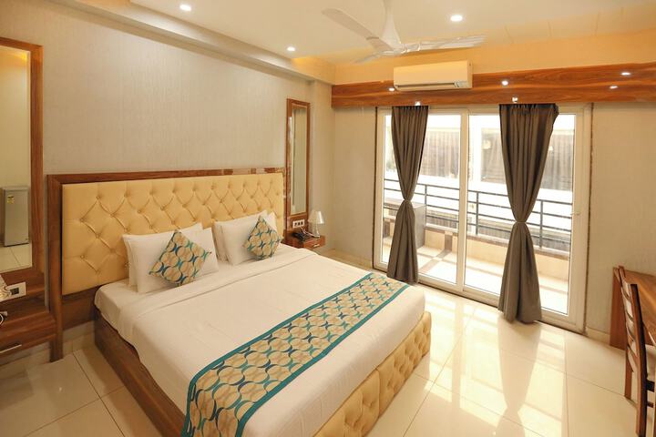 Room 40 of 77