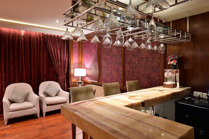 Lounge 38 of 45
