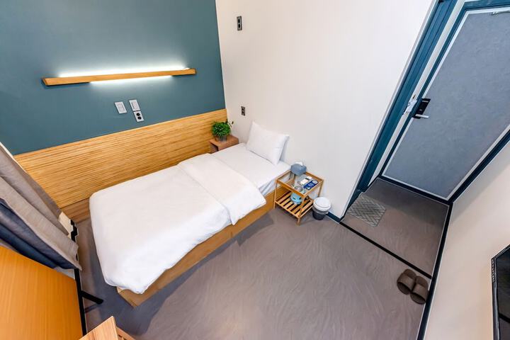 Room 21 of 34