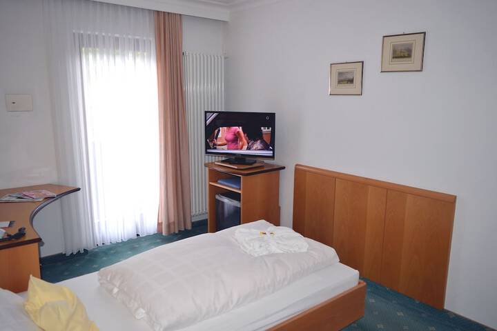 Room 22 of 106