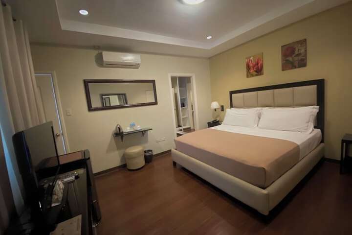 Room 9 of 49