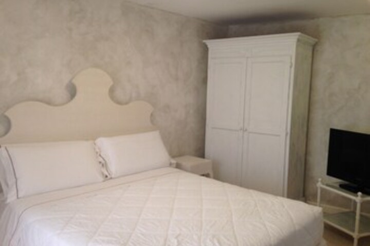 Room 21 of 26