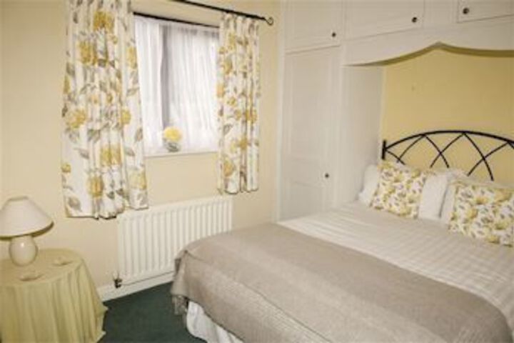 Room 5 of 9