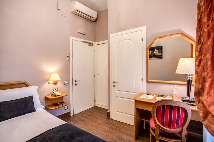 Room 52 of 68