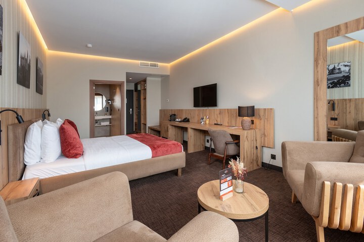 Room 14 of 77