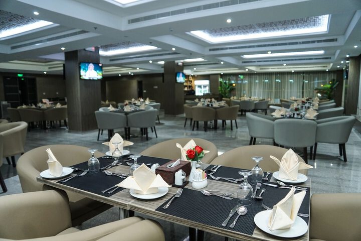 Dining 44 of 62