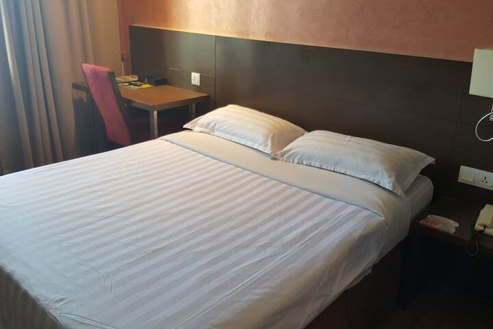 Room 13 of 45